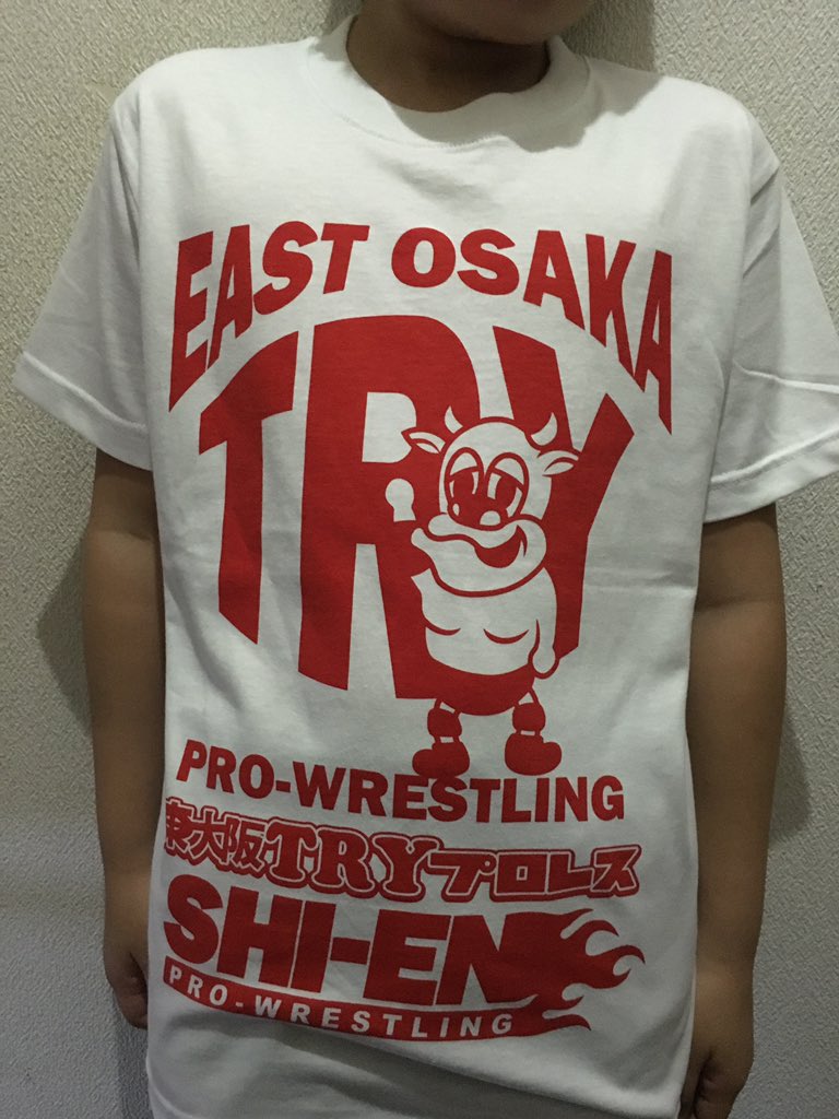 東大阪TRYプロレスのオフィシャルファンクラブTシャツ。