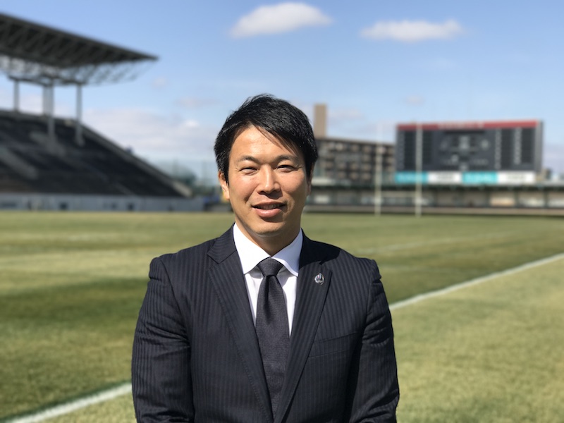 試合後の記者会見では必ず冒頭に、ファンや関係者への謝意を述べた坪井監督。
