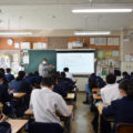東大阪市立高井田中学校の2年生が地域のタウン誌を作ります　週ひが編集長がキックオフレクチャーでお手伝い
