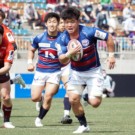 デビュー戦で密集でもランニングでも仕事をしまくった上山。