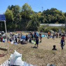 200人が1箇所に集まって、売店が出てワイワイする。これはもう祭り。