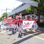 パレードには06BULLSも。