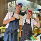 オーナーの筒井さん(左)と2代目店主の黒岩さん(右)。