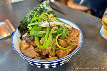 炙りチャーシュー丼 小(230円)。ニボシが決め手。