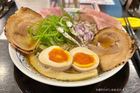 ニボ清湯+特。もアイデアてんこ盛りお1杯。