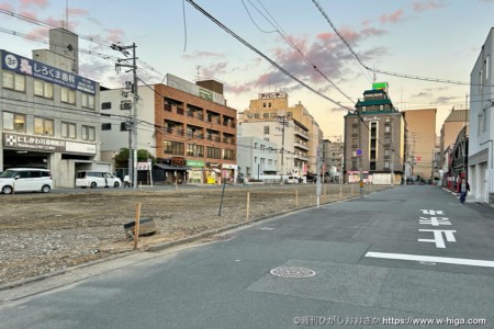 ローソン側から。村川鉄工所の看板が眩しい。