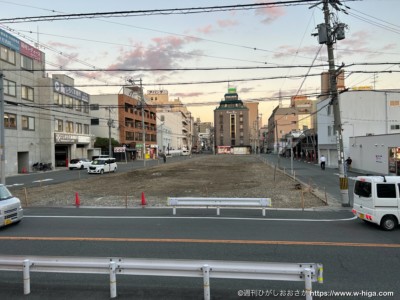 少し高さのあるところから。広大な空き地。