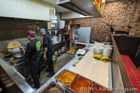 インドカレー屋さんの居抜きとは言え、きれいな店内。