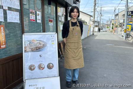 店主の水澤優里さん。美容師→WEBエンジニア→カレー店という経歴。