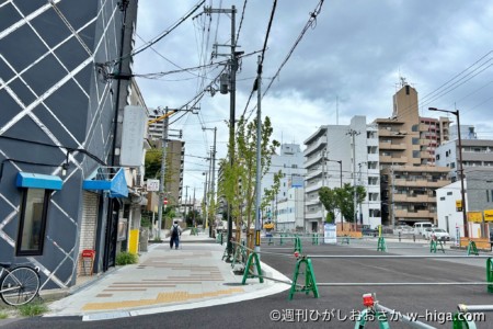 Art Houseが左手に。