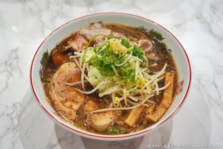 高井田中華そばMAX(1,400円)。大盛り無料。