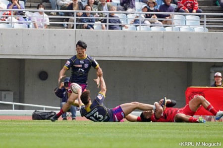 ヘンドリクソンから江川へ。起死回生のプレーだった。