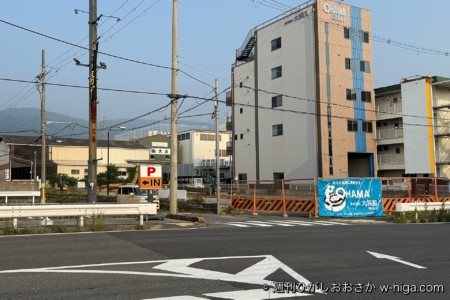 吉野家の南。バス通りからの抜け道に使っている人も多いはず?